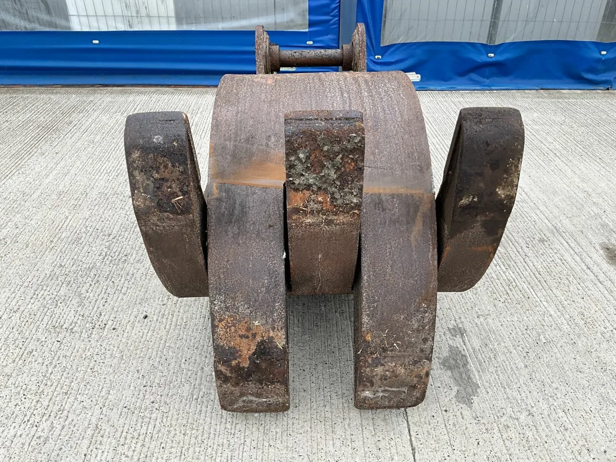 5 TYNE MANUAL GRAB TO SUIT EXCAVATOR - Image 4