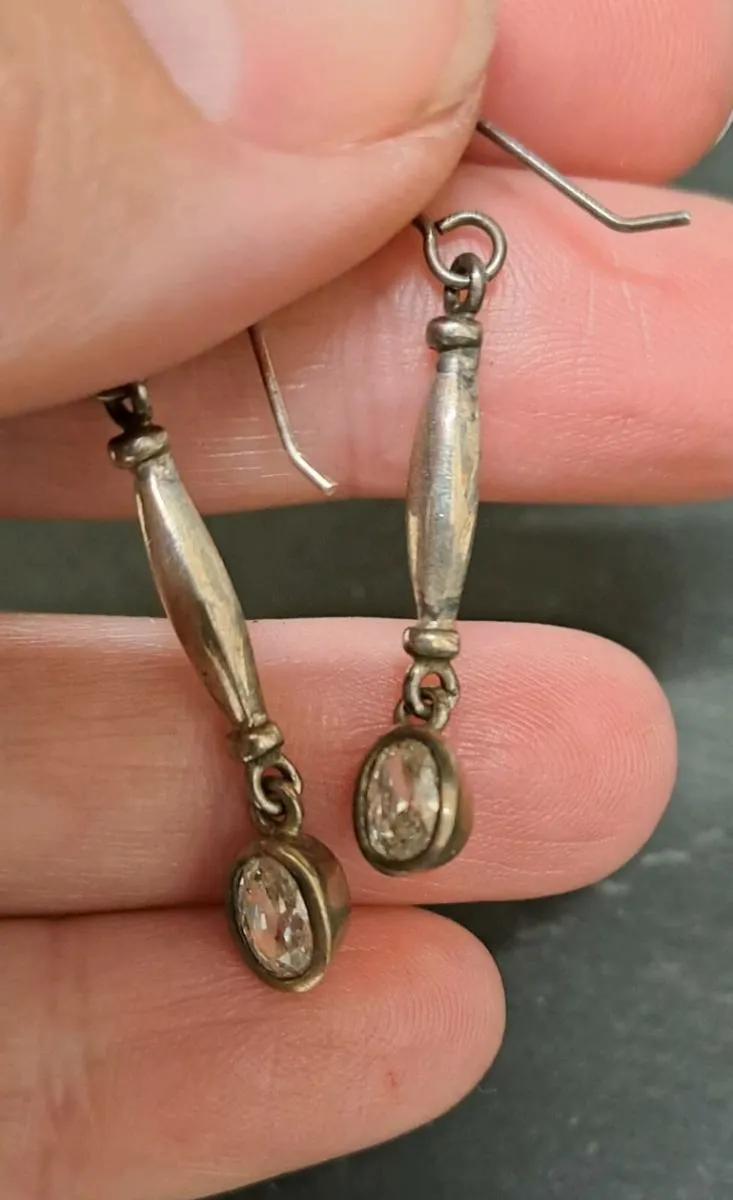 Silver earrings hanging with crystal - Image 2