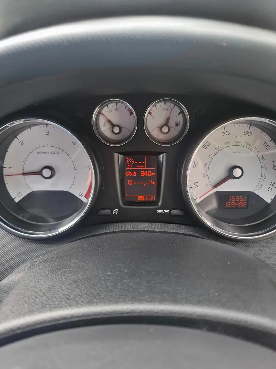 Peugeot 308 2013 - Image 2