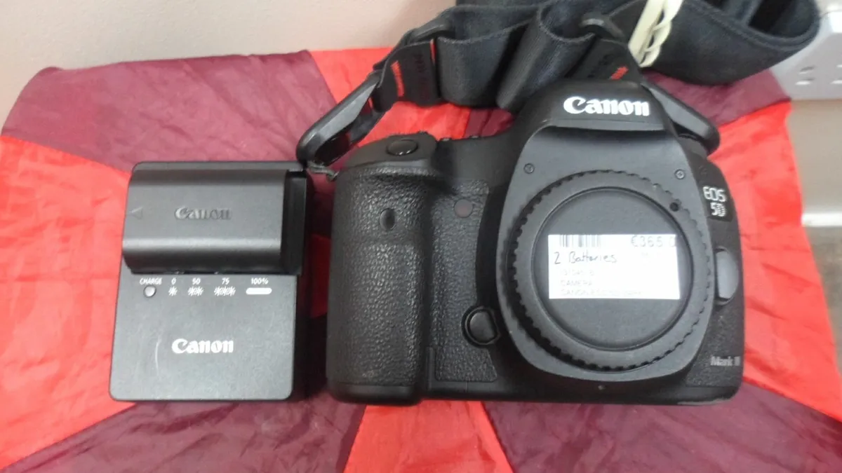 Canon EOS 5D Mark 3 - Image 2