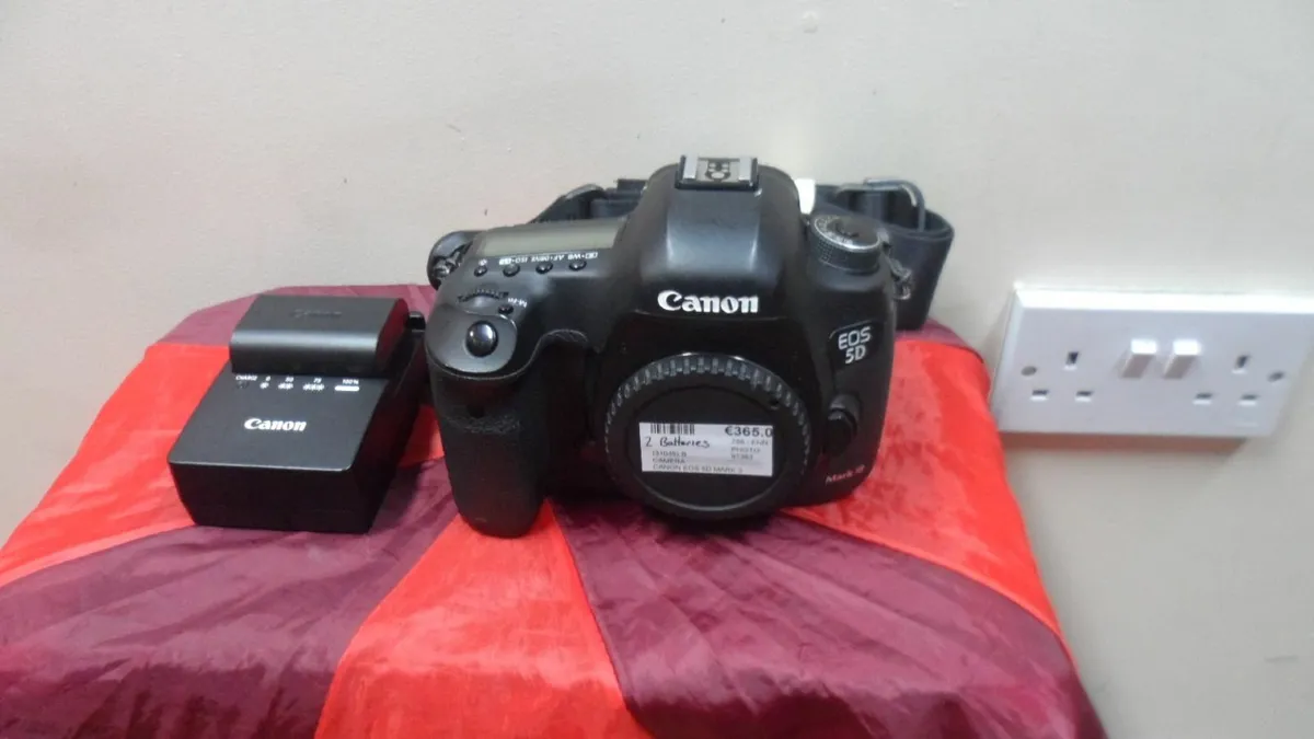 Canon EOS 5D Mark 3 - Image 1
