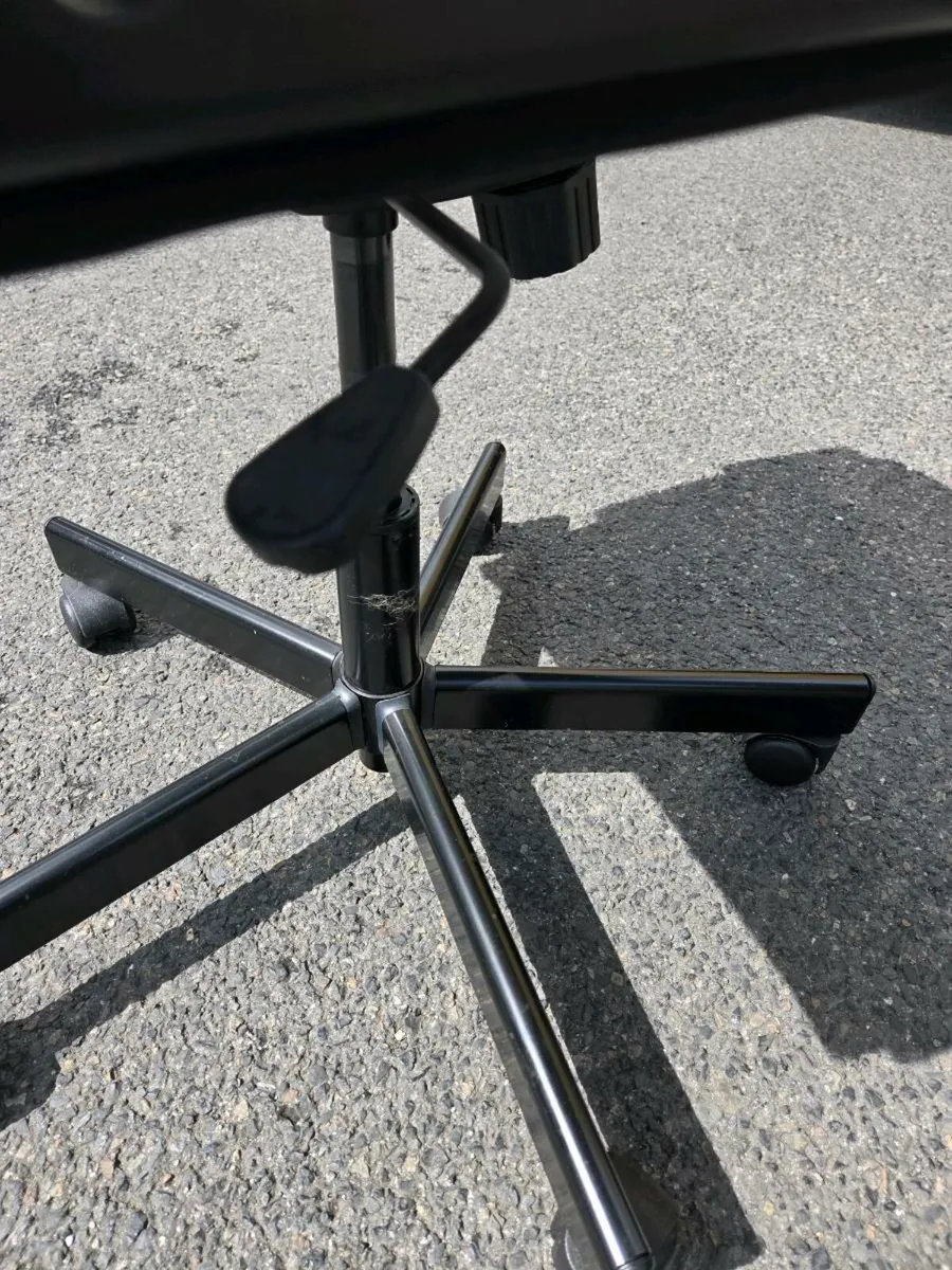 Office/ computer chair - Image 4