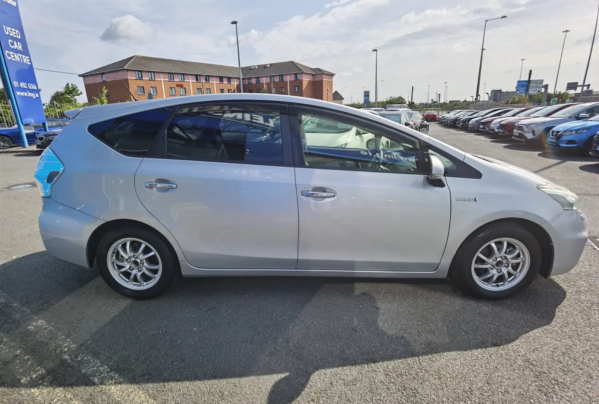TOYOTA PRIUS ALPHA 1.8 **7 SEATER** PETROL HYBRID - Image 4