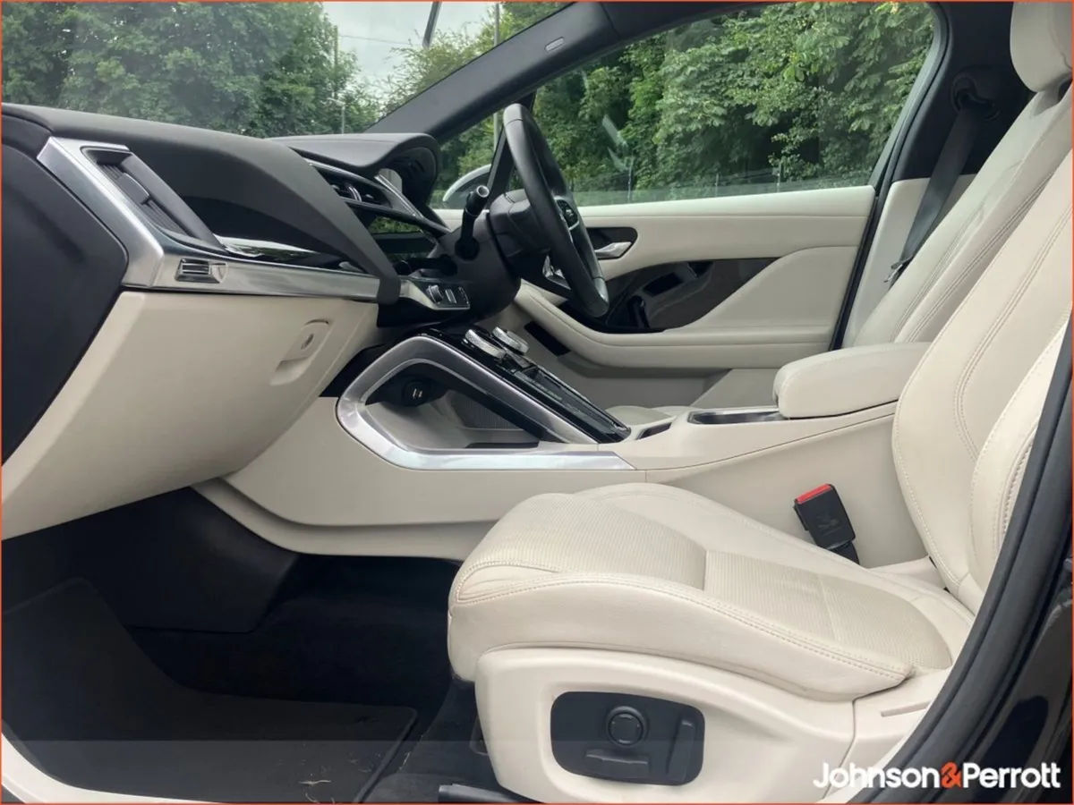 Jaguar I-PACE Ev400 Auto Black Edition - Image 3