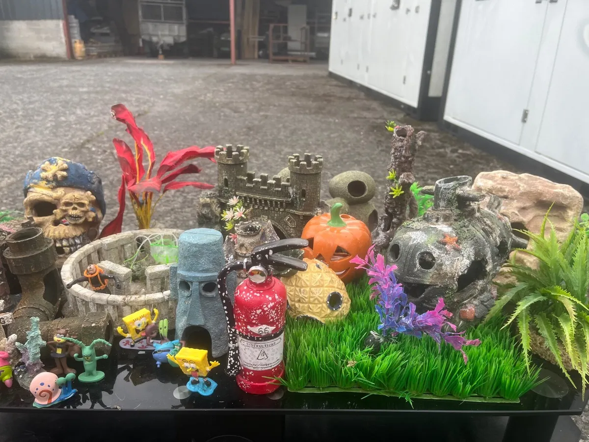 Fish tank ornaments - Image 1