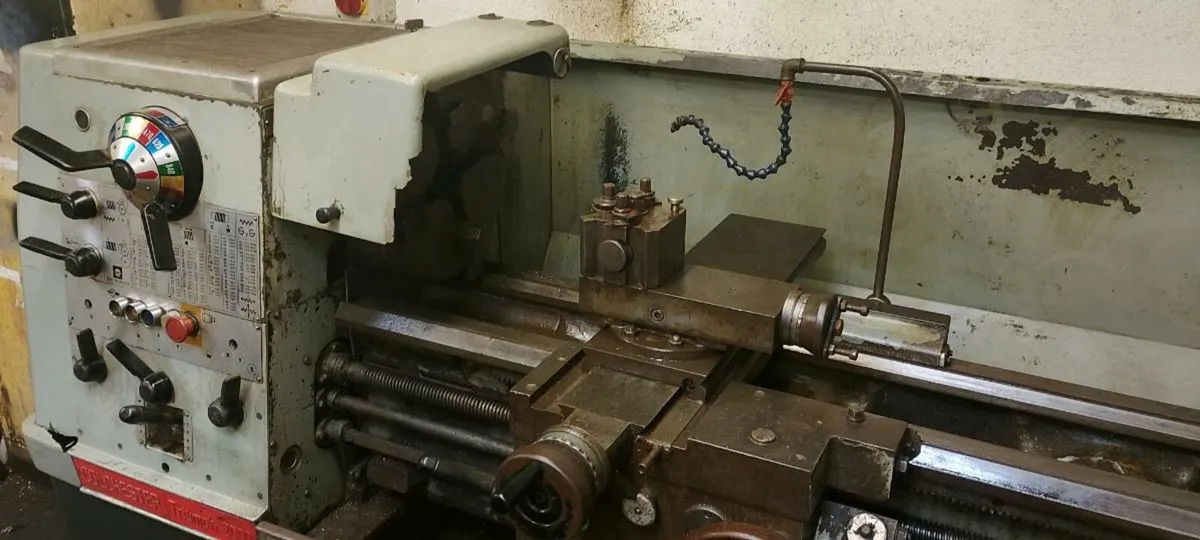 Colchester triumph 2000 lathe - Image 1