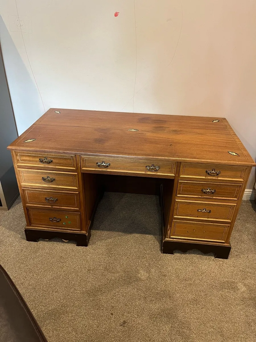 Antique desk - Image 1