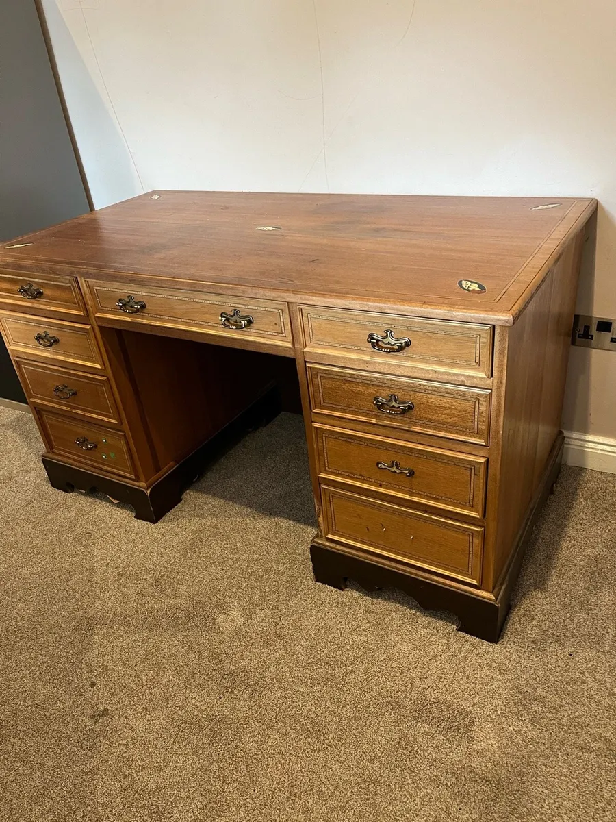 Antique desk - Image 2