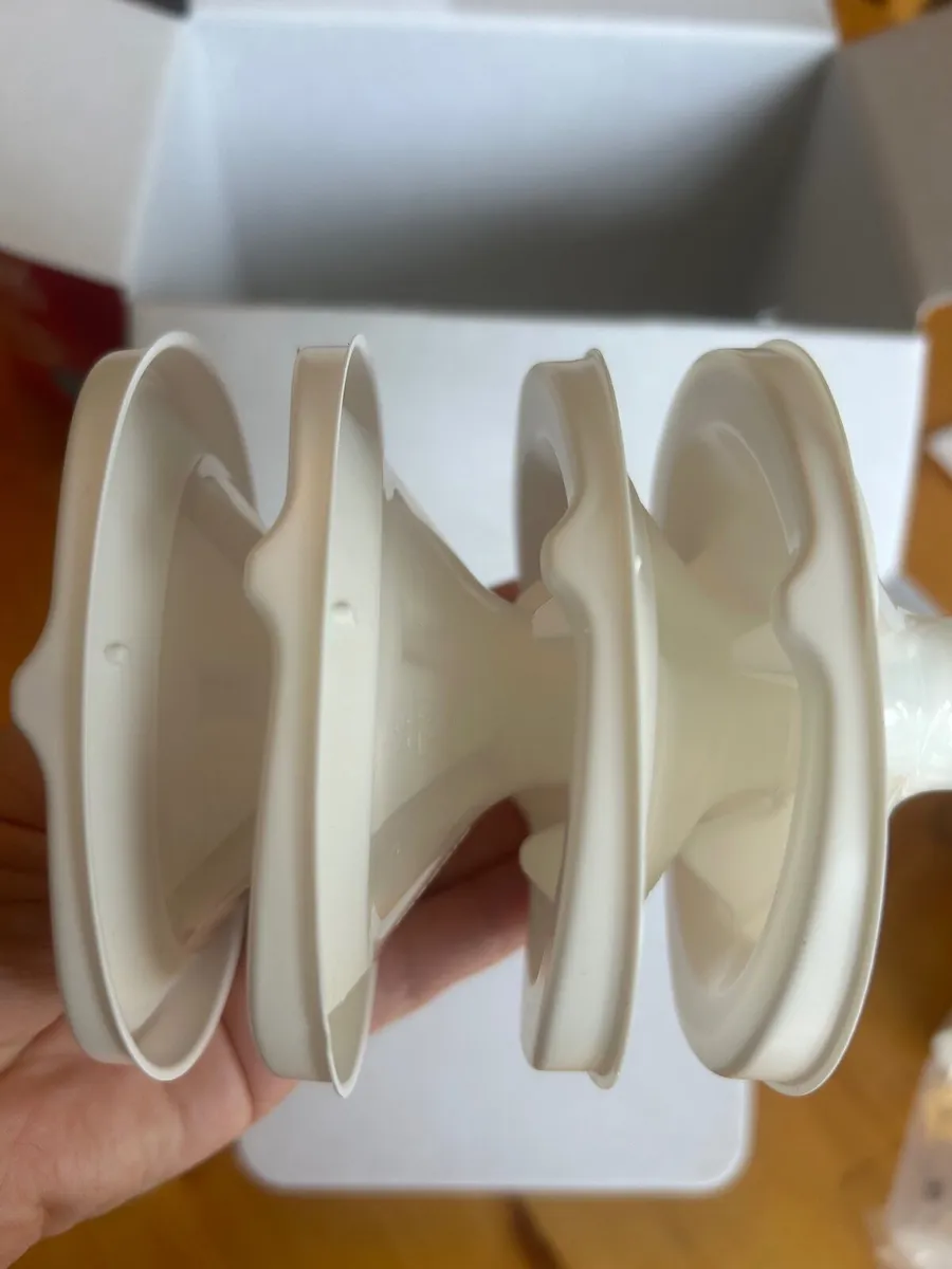 Medela Swing Maxi Flex Double Electric Breast Pump - Image 4