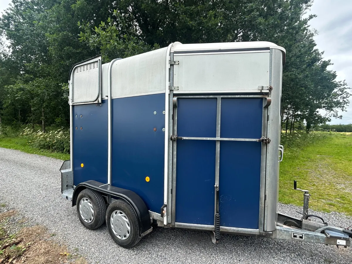 Ifor Williams HB505 Horsebox - Image 1