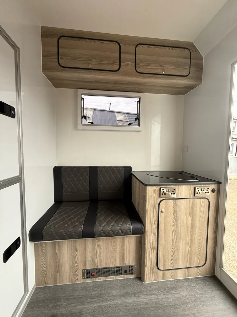 4.5T horse lorry - Image 2