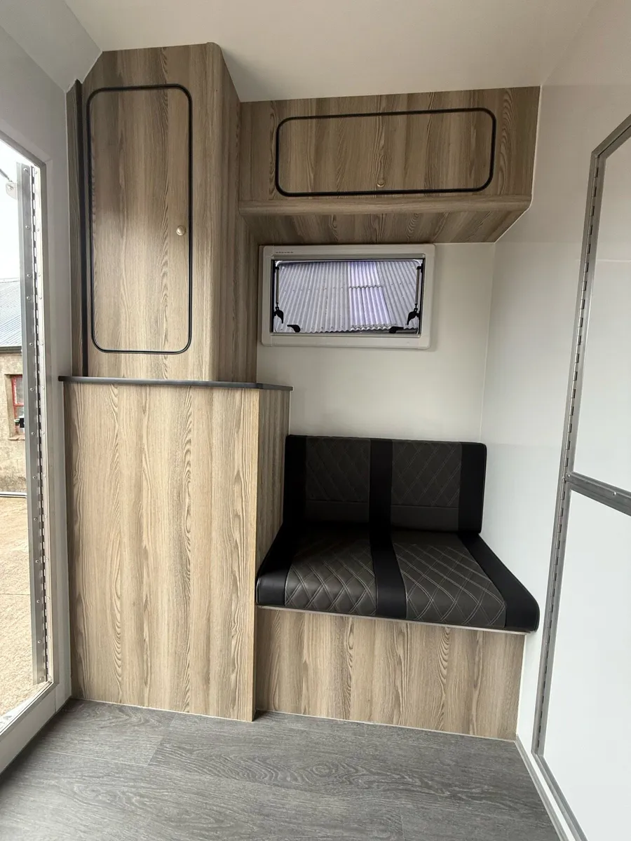 4.5T horse lorry - Image 3