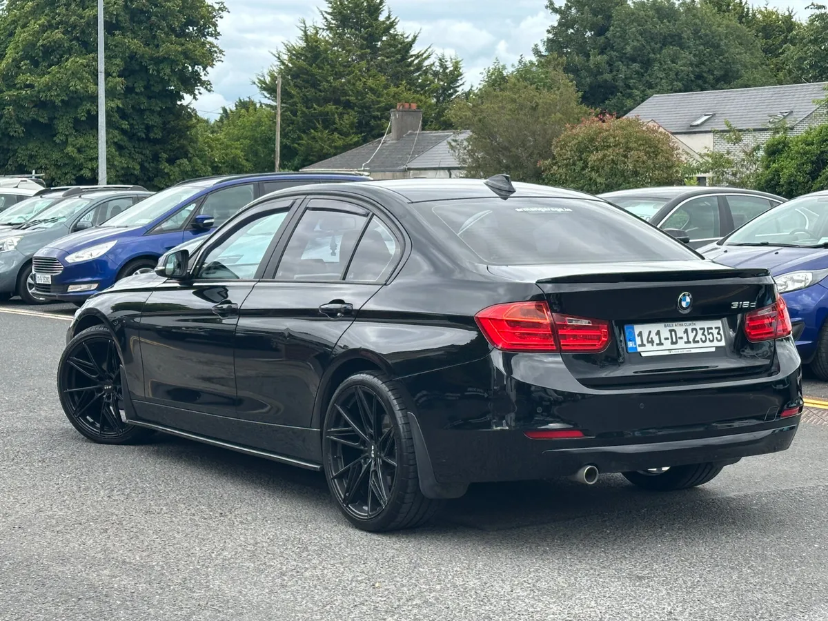 BMW 318d  2014 nice spec - Image 4