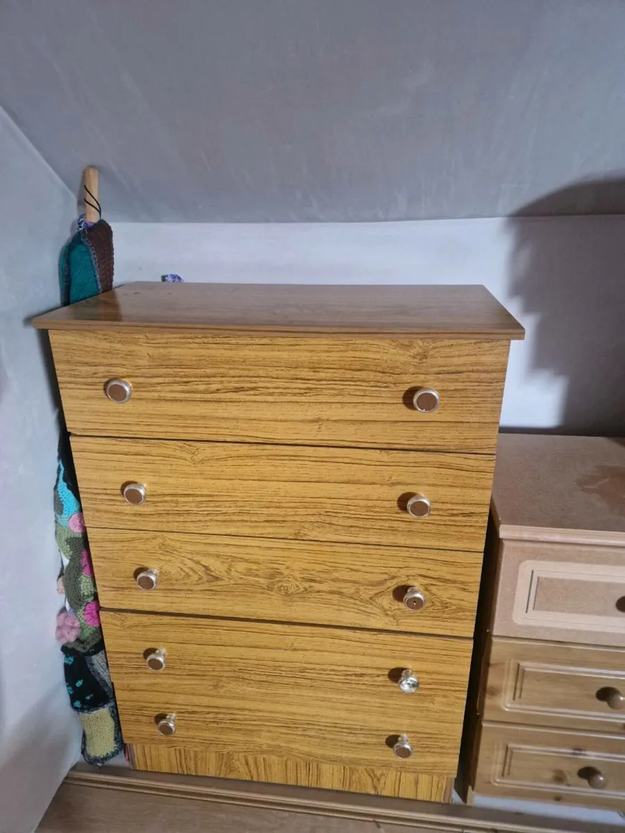 Chest of drawers