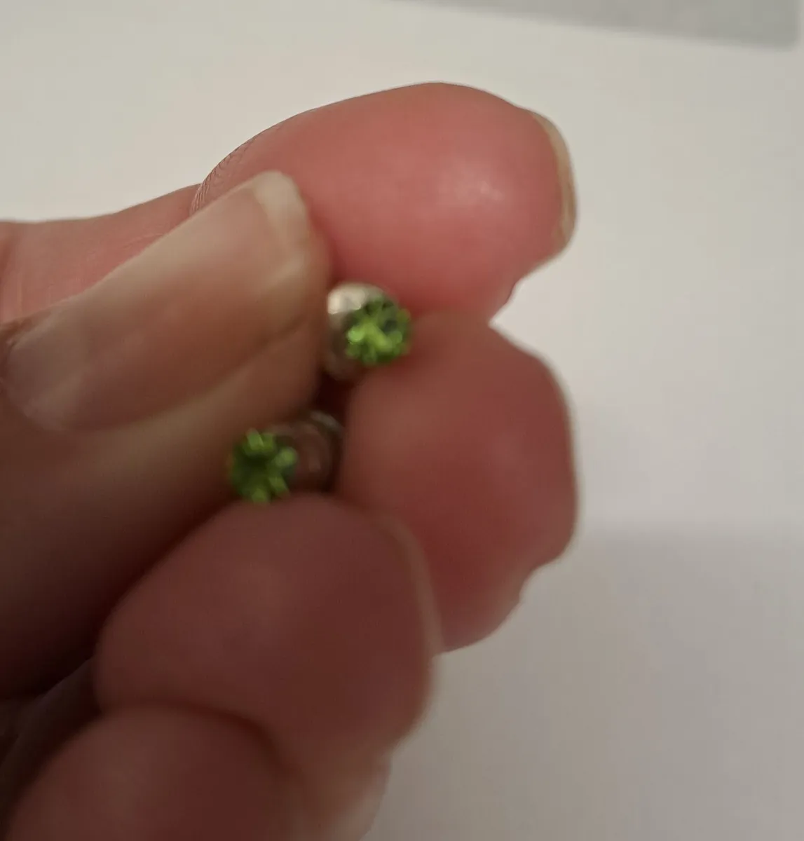 Light green crystal earrings - Image 4
