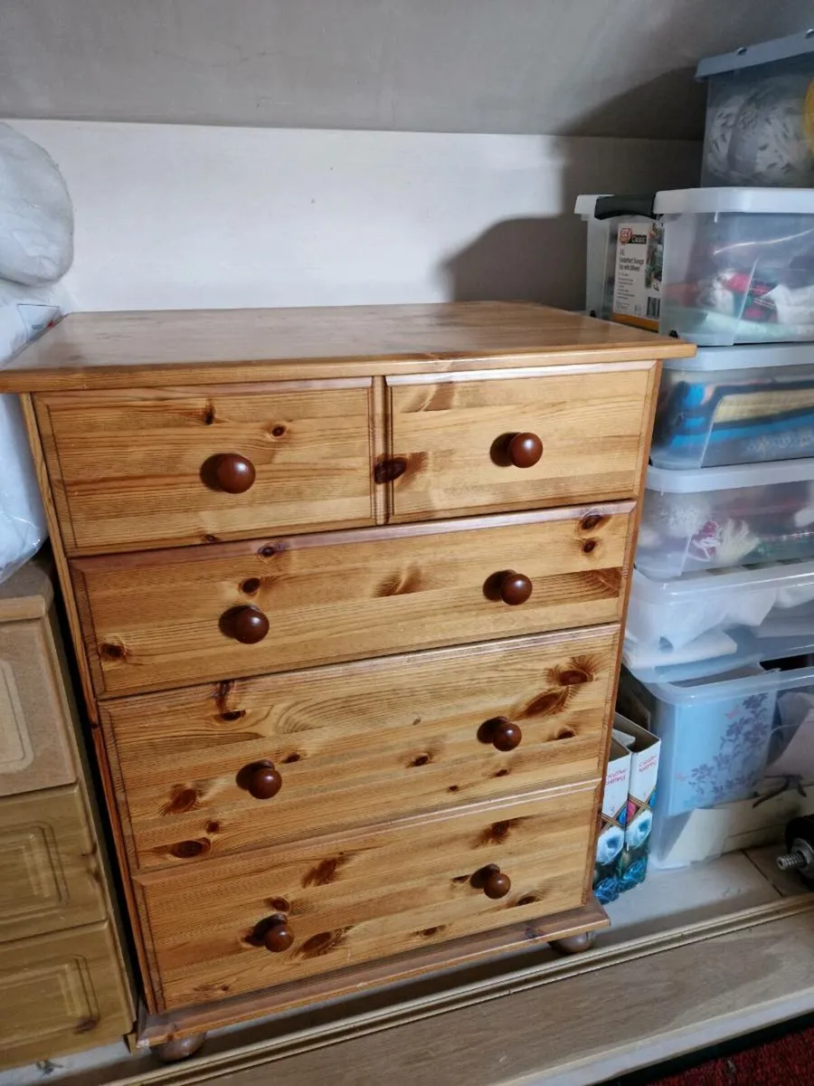 Chest of drawers