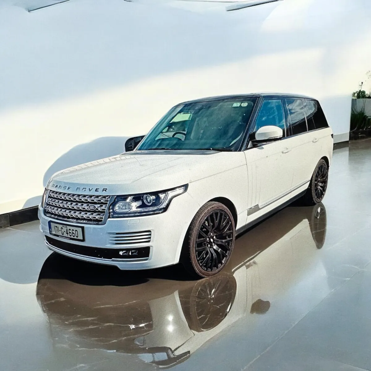 Land Rover Range Rover 3.0 TDV6 Vogue - Image 1
