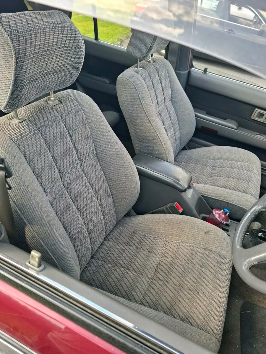 Toyota Hilux Surf - Image 4