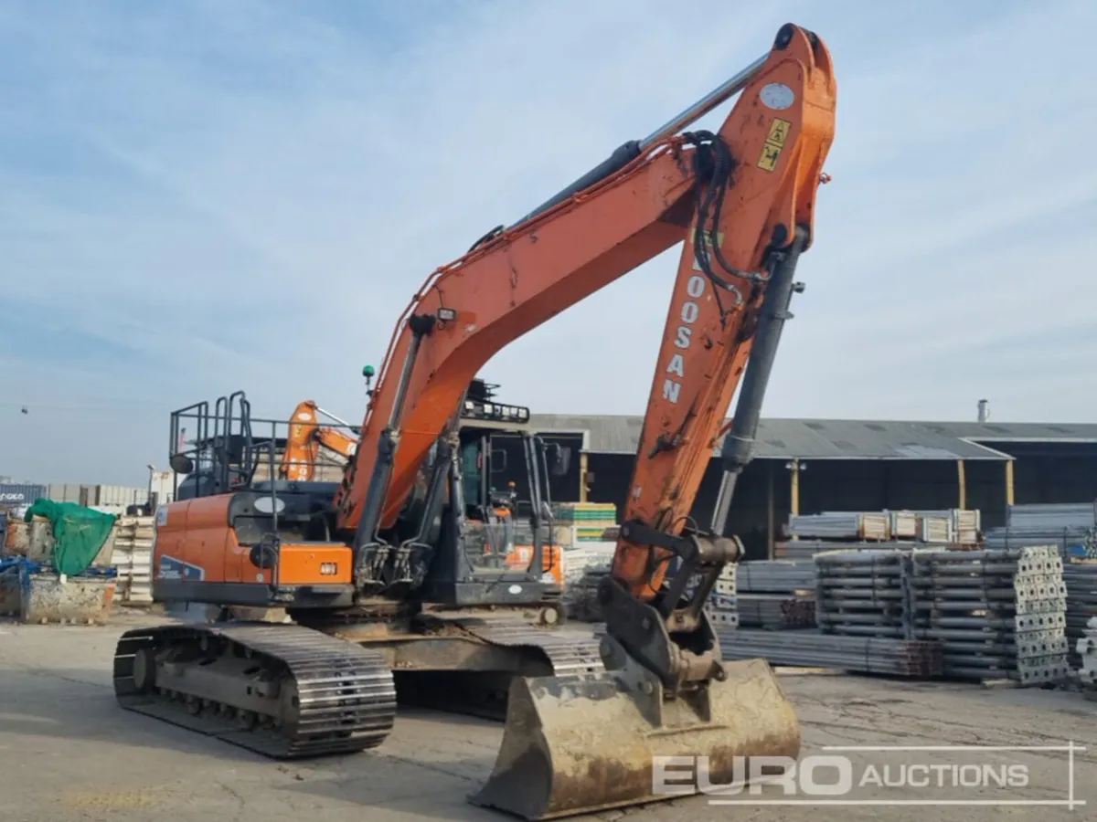 2017 Doosan DX225LC-5 - Image 3