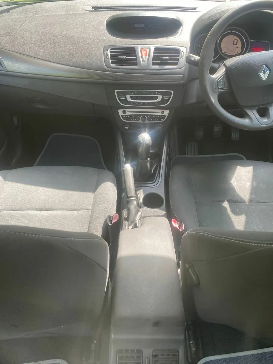 Renault Fluence 2011 - Image 2