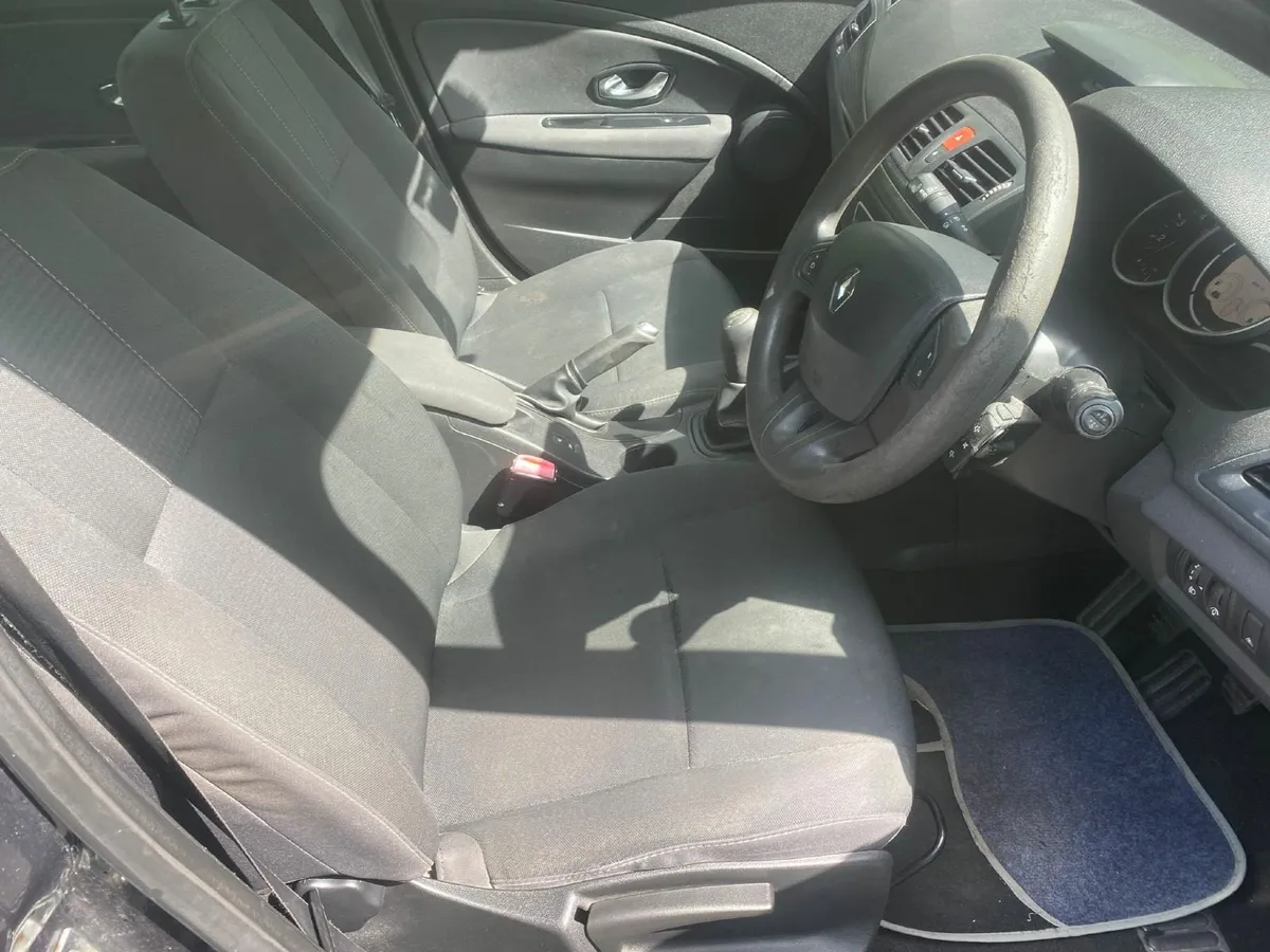 Renault Fluence 2011 - Image 4