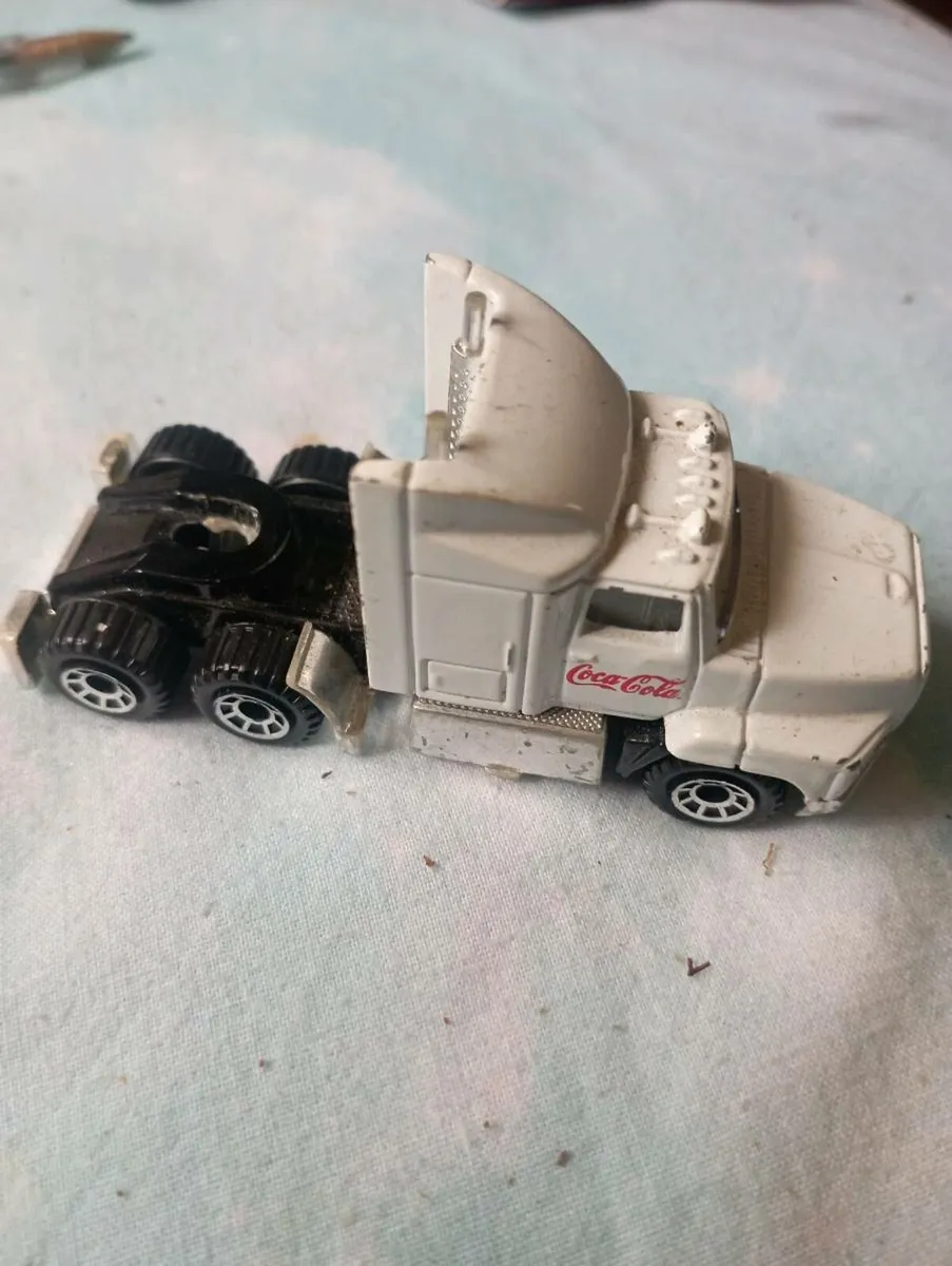 COCA COLA DIECAST MODLE TRUCK 1-64. SCALE - Image 1