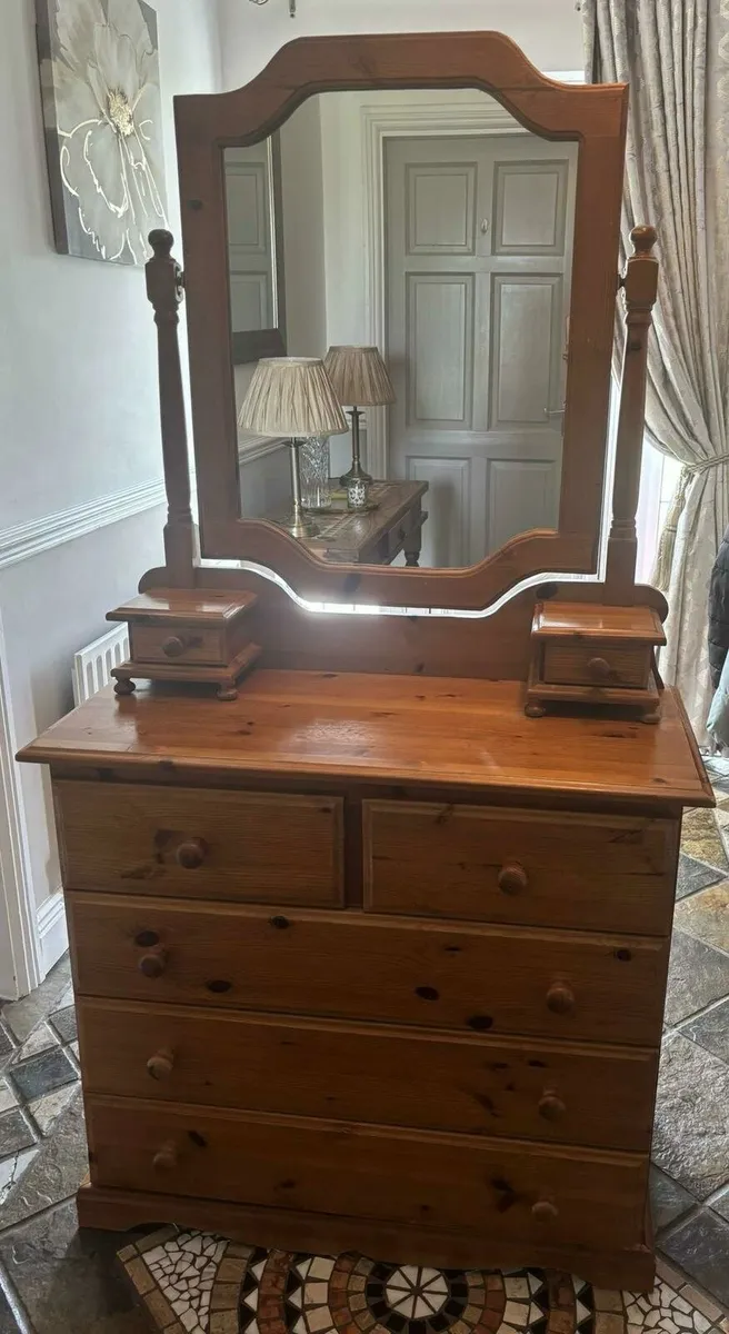 Pine dresser