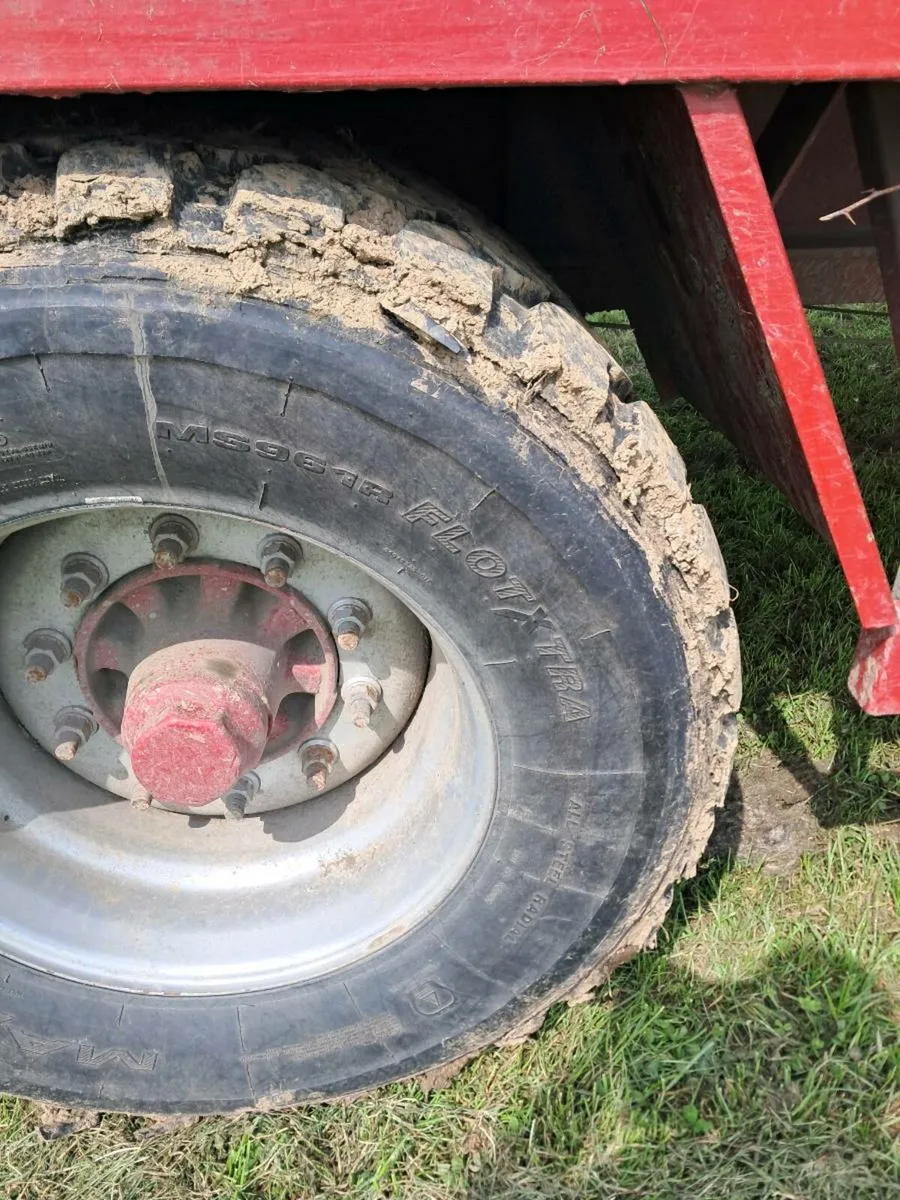 Trailer tyre - Image 2