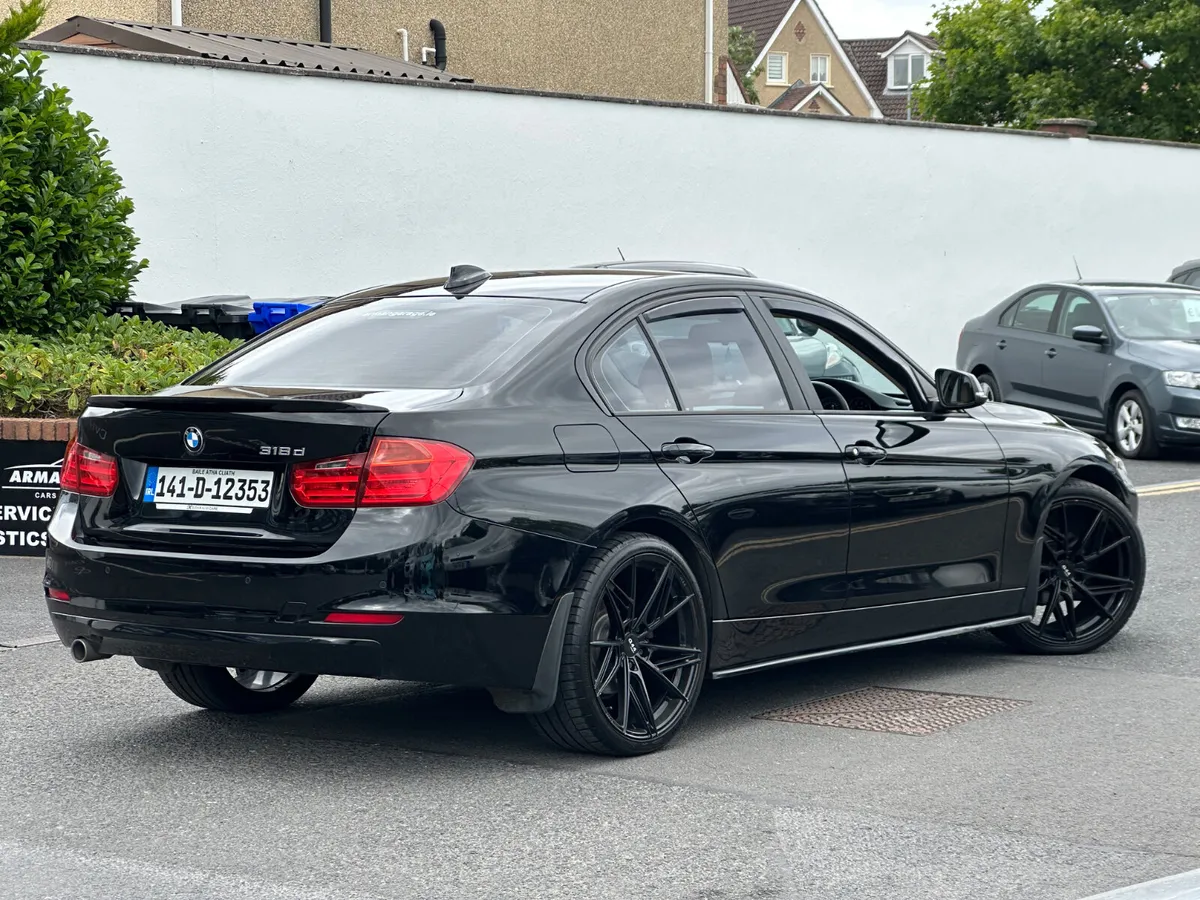 BMW 318d  2014 nice spec - Image 3