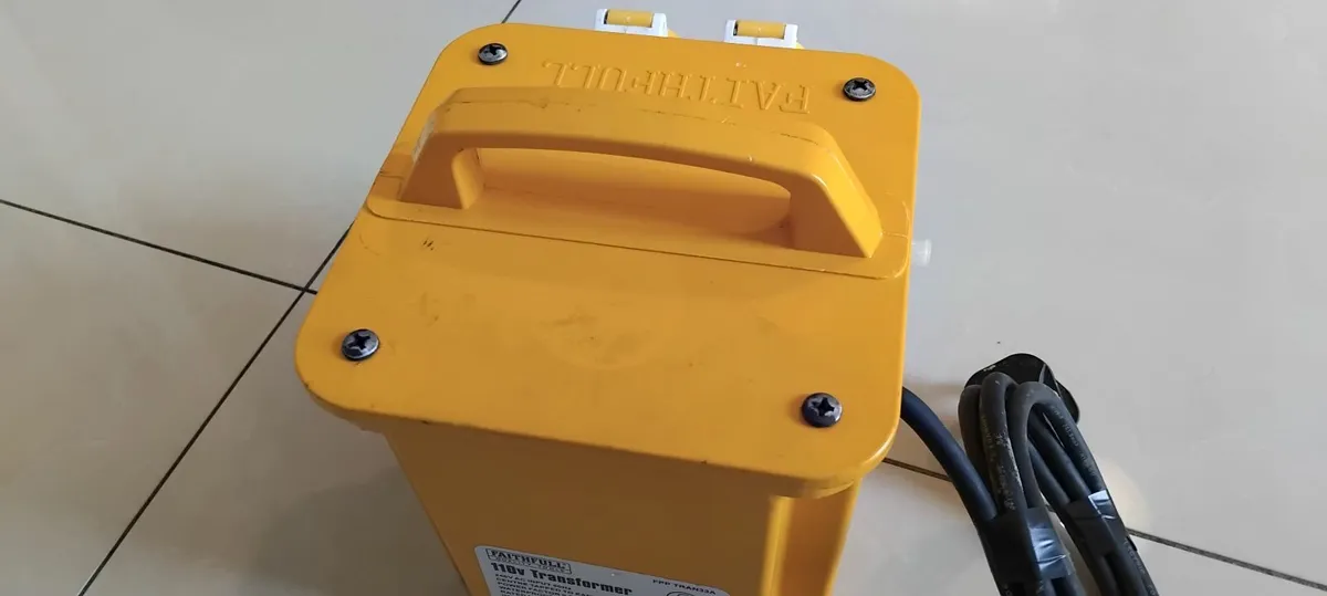 Faithfull 3.3kVA Dual Socket Transformer - Image 2