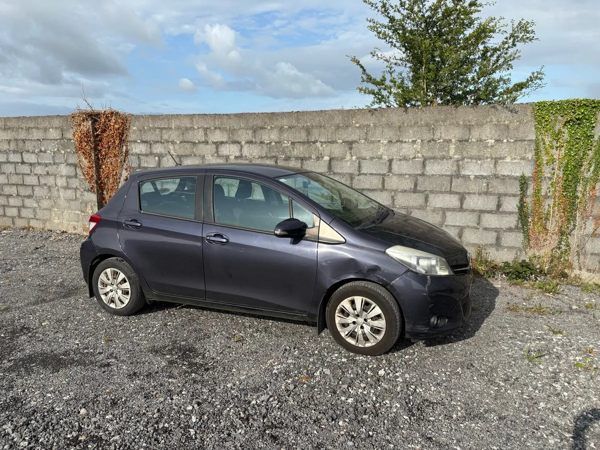 131 Toyota Yaris 1.0 vvti for dismantling - Image 1
