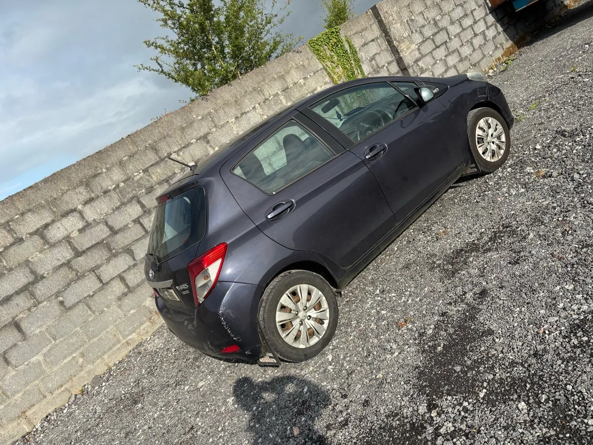 131 Toyota Yaris 1.0 vvti for dismantling - Image 2