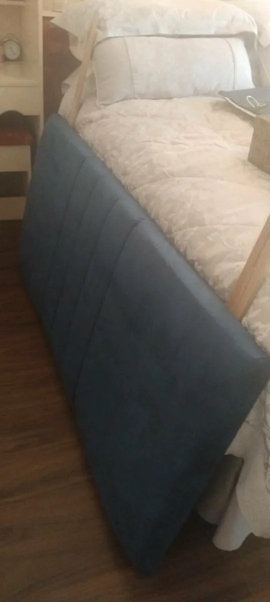 Bed headboard - Image 1