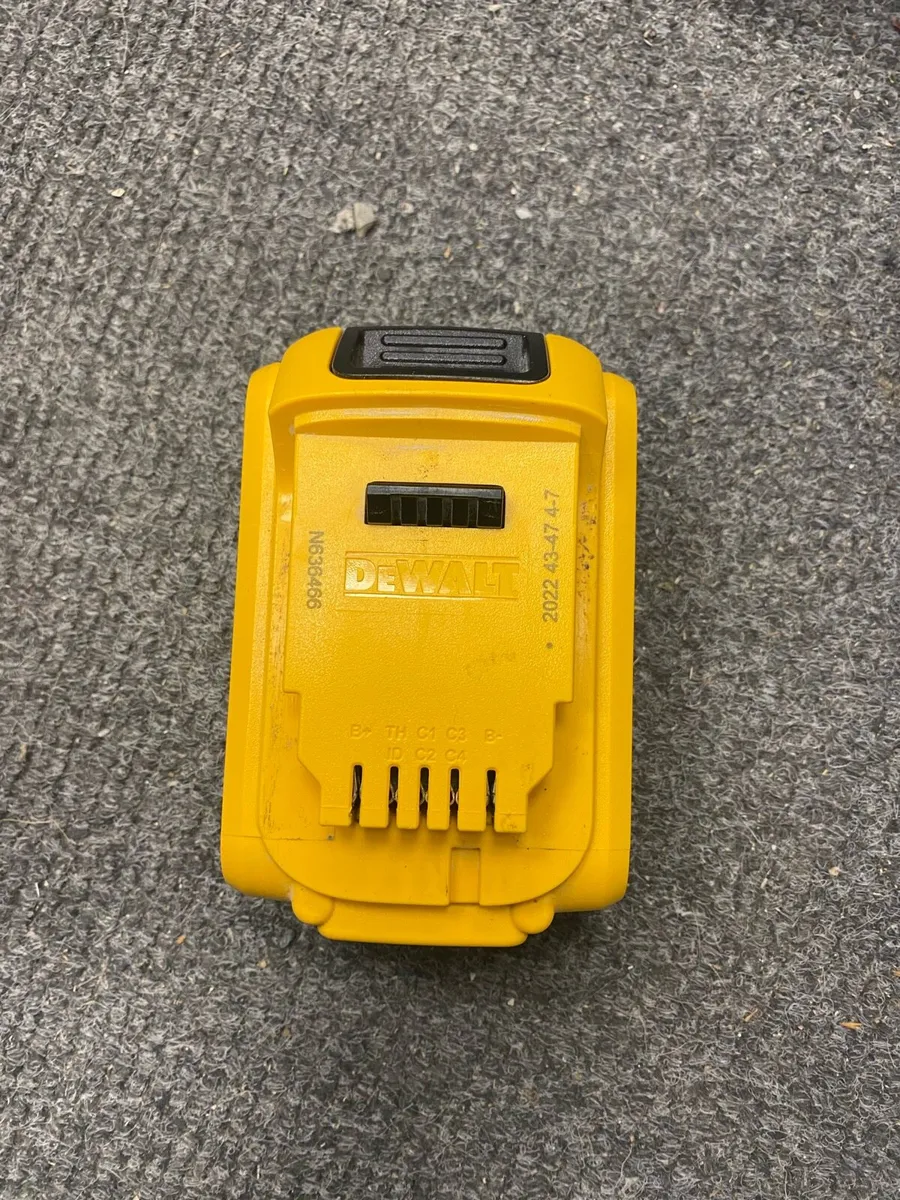 Dewalt battery - Image 1