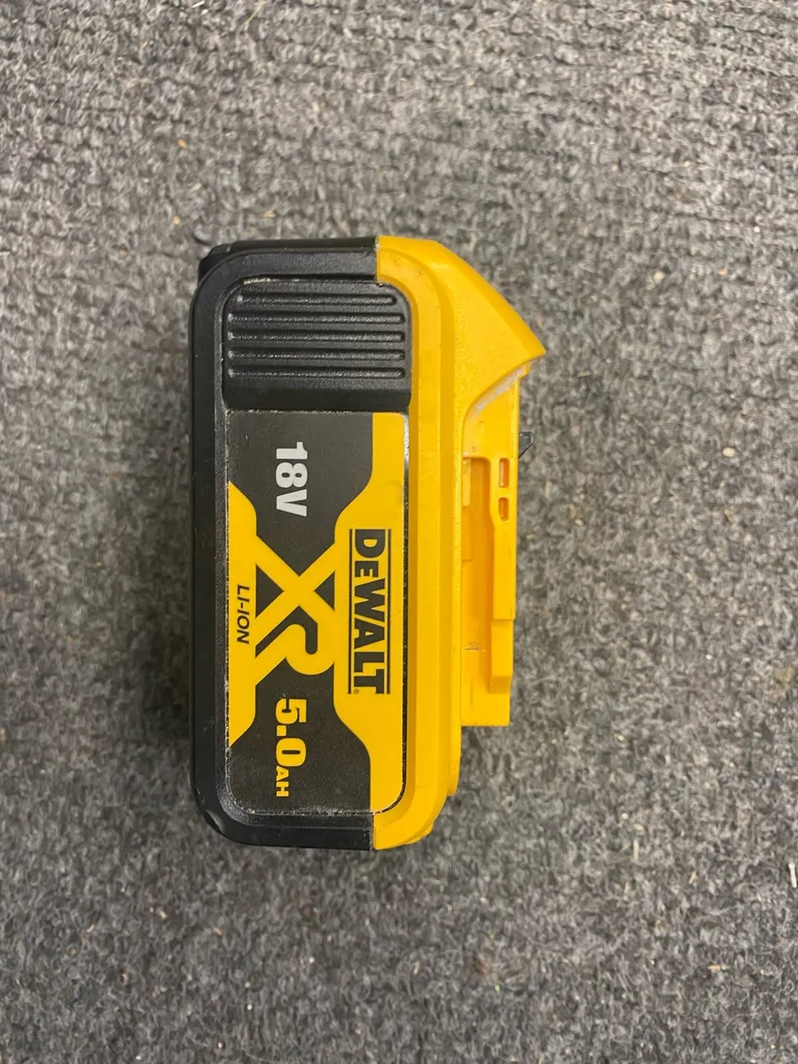 Dewalt battery - Image 2