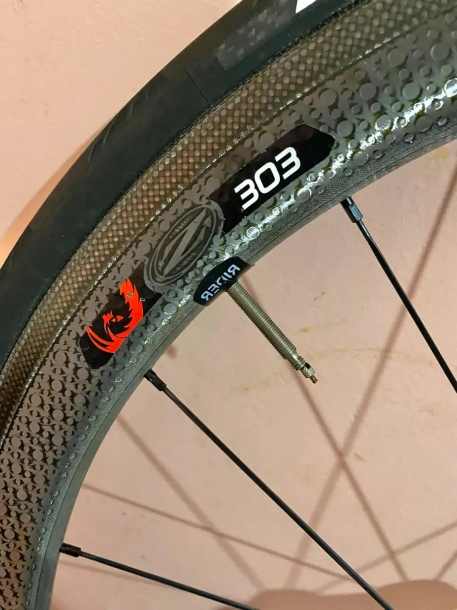Zipp firecrest 303 carbon clincher wheelset mint - Image 3