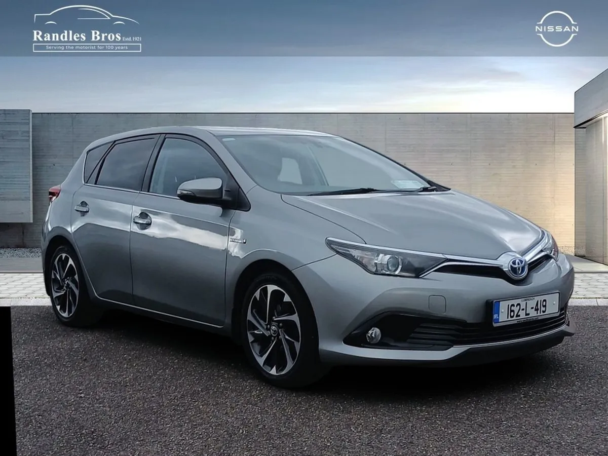 Toyota Auris Hybrid Sol - Image 1
