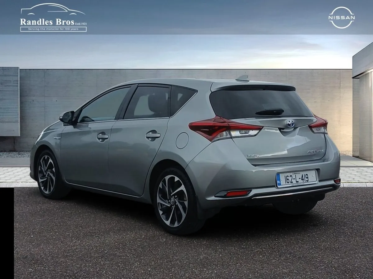 Toyota Auris Hybrid Sol - Image 4