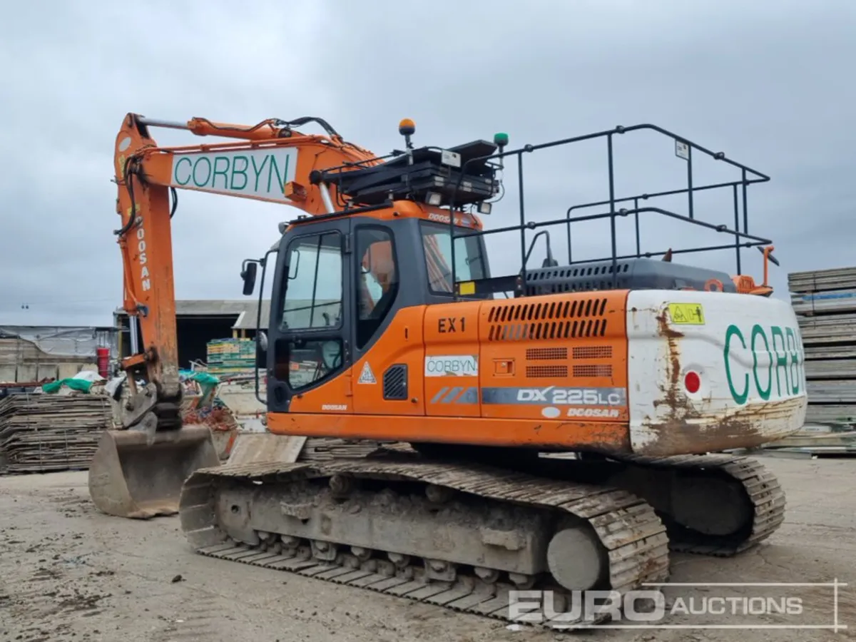 2016 Doosan DX225LC-3 - Image 2