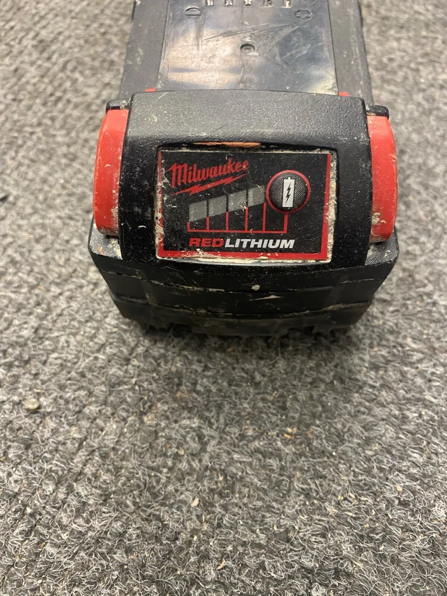 Milwaukee battery - Image 2