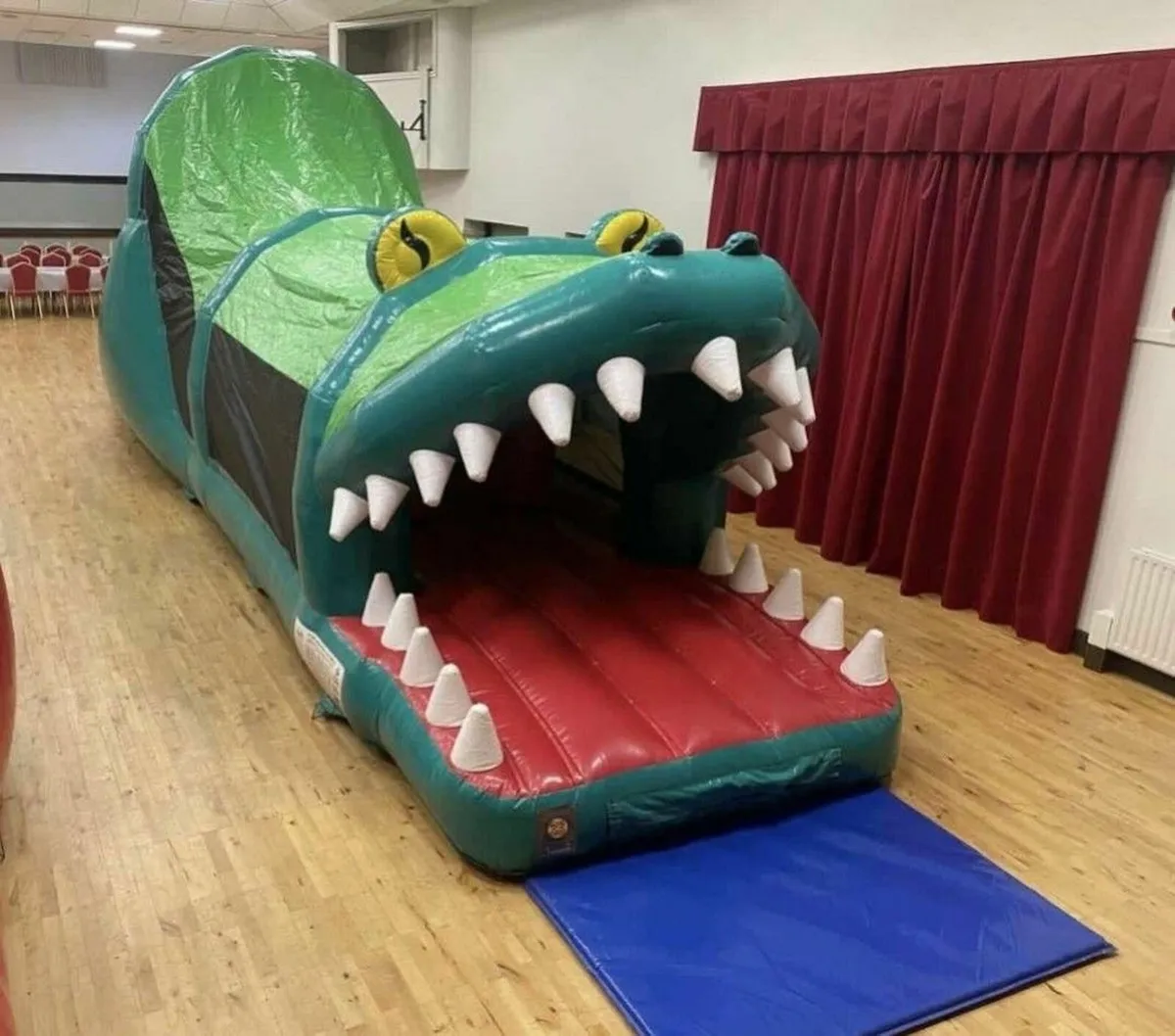 APPROX 12ft CIRCULAR ASSUALT COURSE BOUNCY CASTLE - Image 4