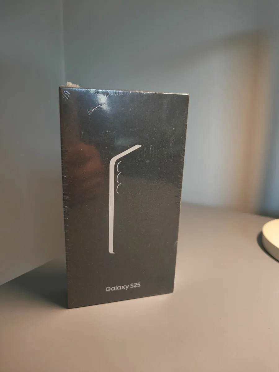 Samsung Galaxy S25 Brand New - Image 1