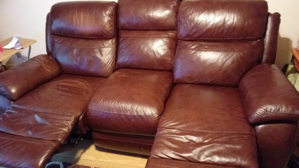 Recliner couch - Image 3