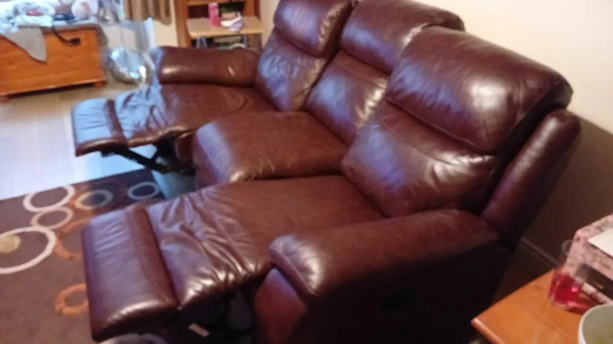 Recliner couch - Image 1
