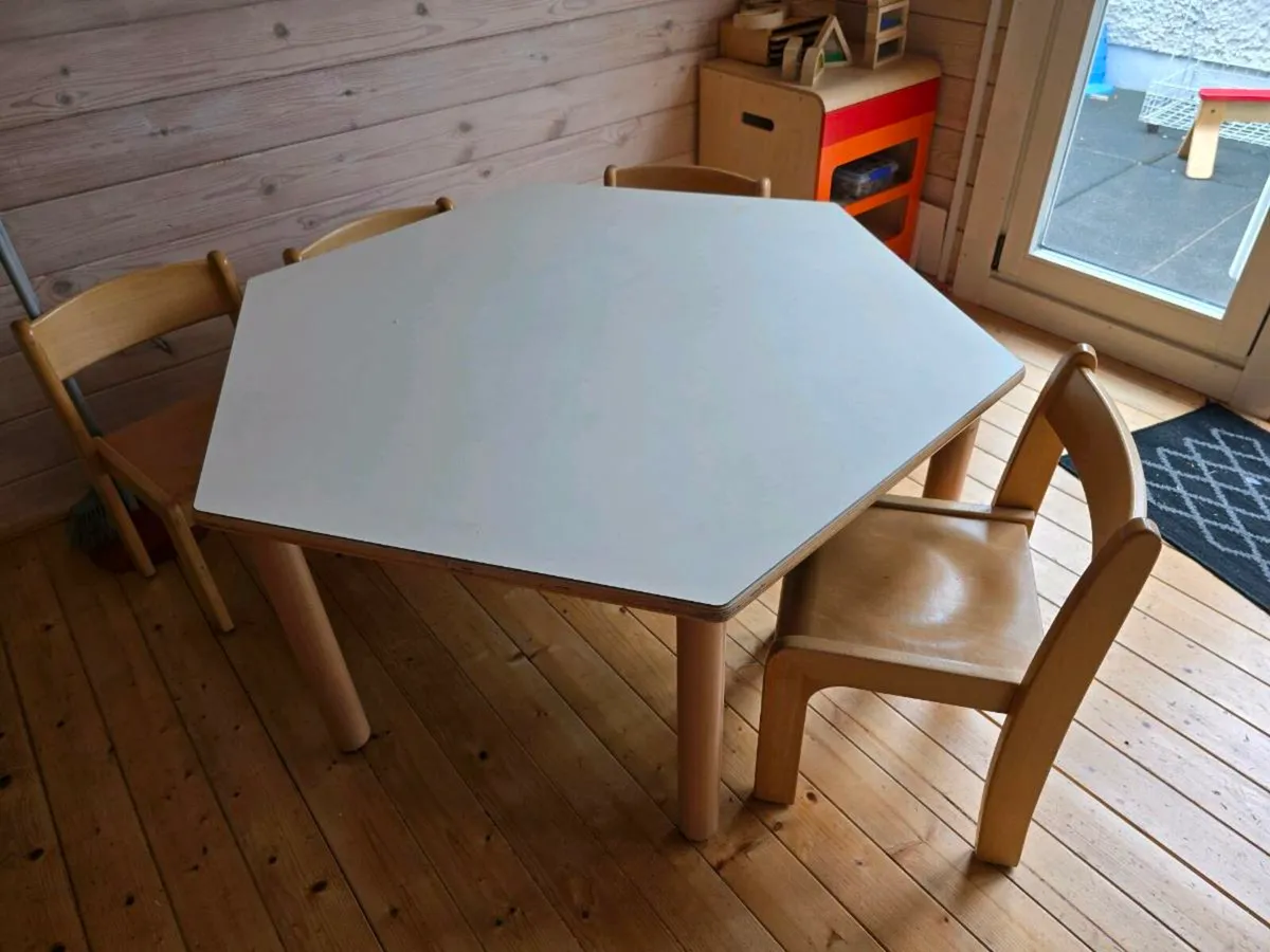 Children's tables and chairs - Image 3
