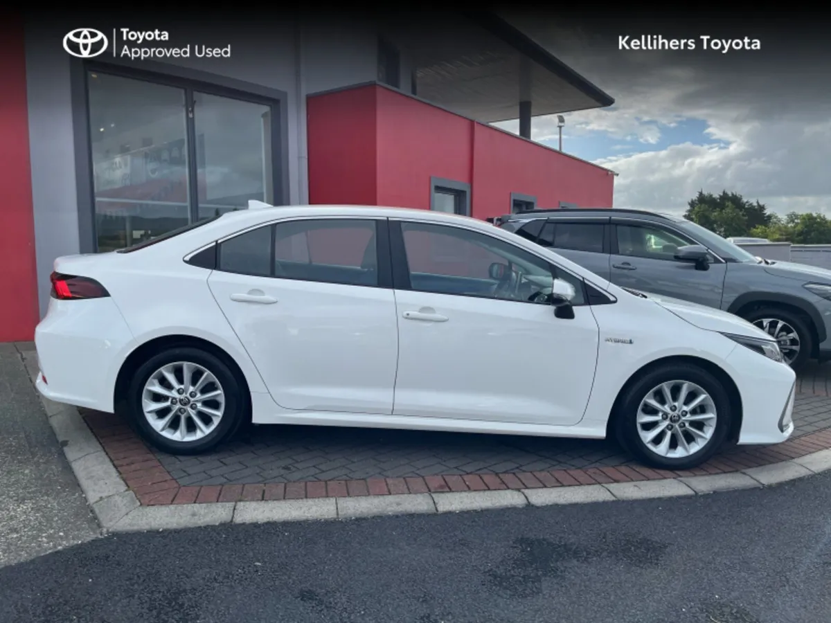 Toyota Corolla HYBRID ELECTRIC LUNA - Image 3