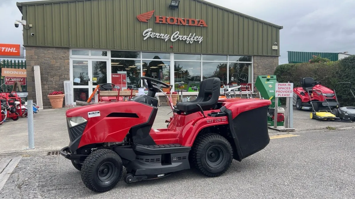 Mountfield Ride on 16HP 33” Cut Tractor Mower - Image 1