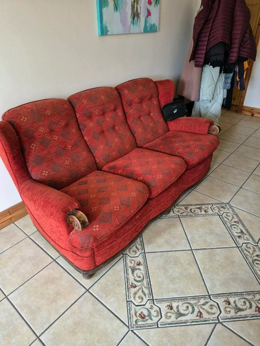 3 seater couch and 2 armchairs - Image 1
