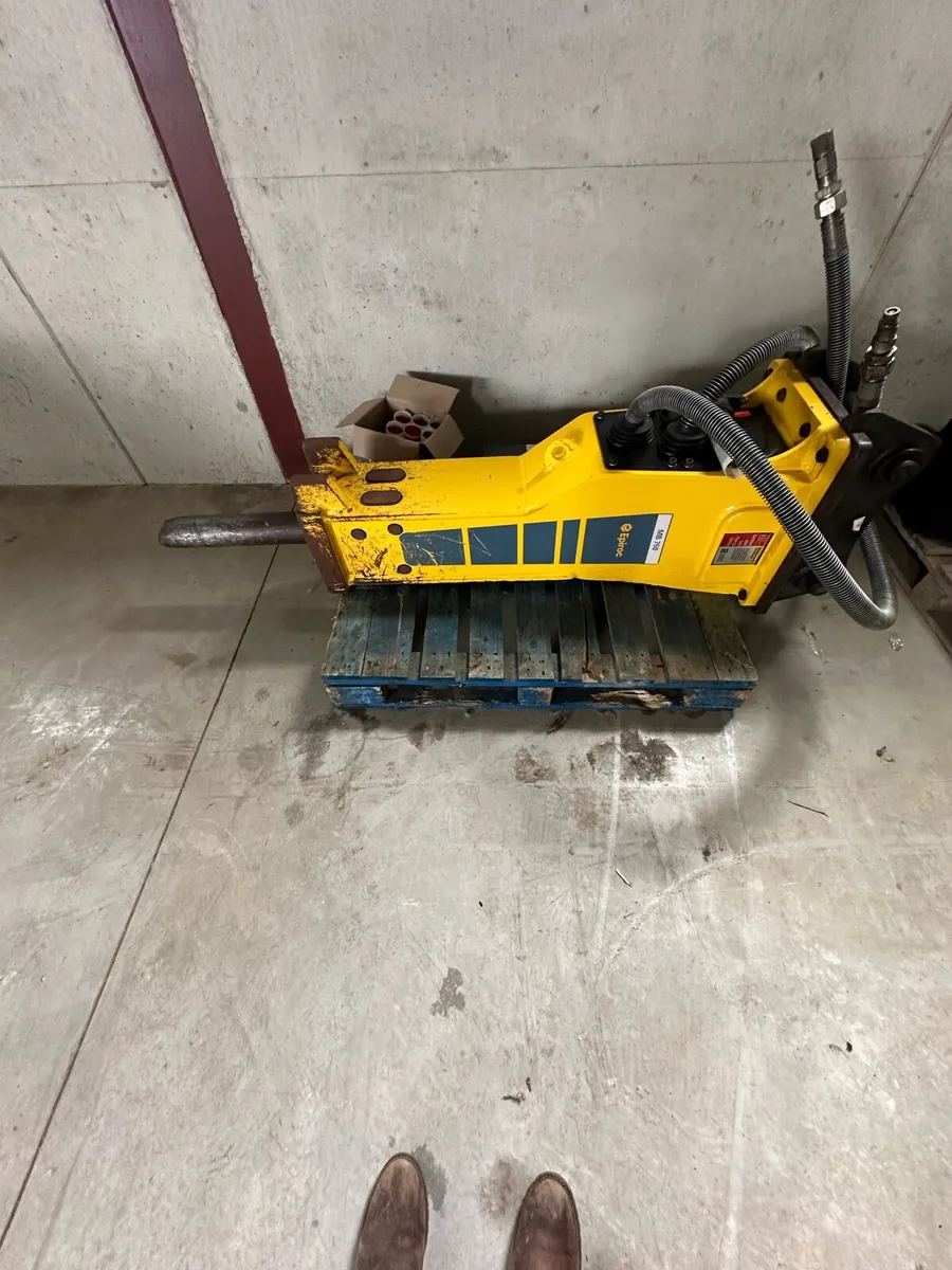 Hydraulic breaker - Image 2