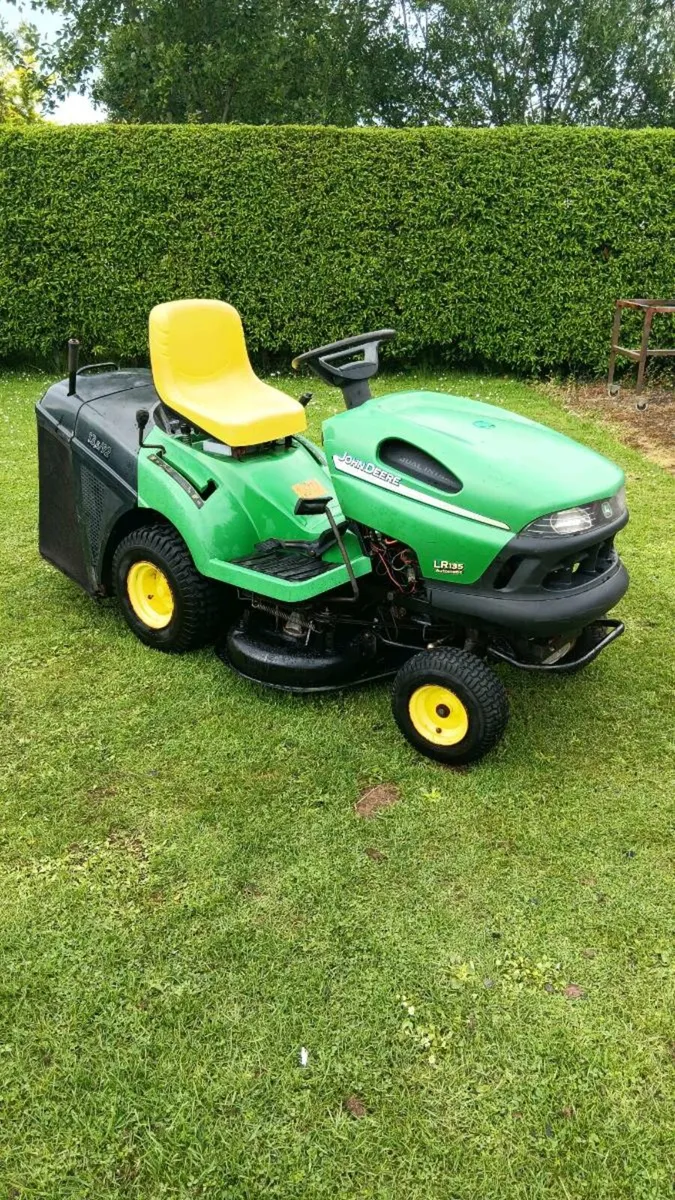John Deere hydrostatic Briggs engine - Image 1